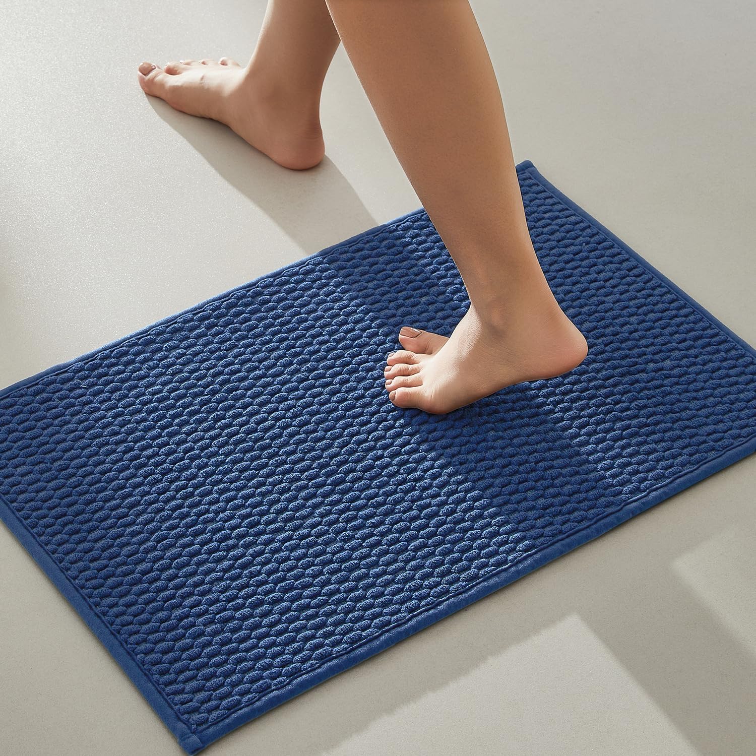 TYUU Bathroom Rugs Non Slip Washable, Super Absorbent Thin Bath Mat Small Quick Dry Low Pile Bathroom Rug, Navy Blue 16